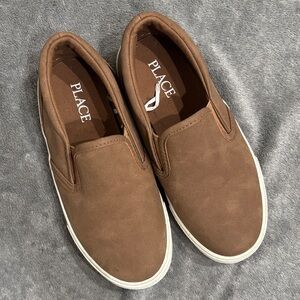 The childrens place slip on shoes tan